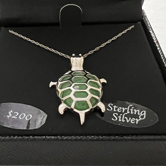 NIB Macys Sterling Silver Dyed Jade Turtle Pendant 18 inch Necklace - Picture 10 of 12